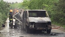 Sudegęs mikroautobusas įvykio vietoje