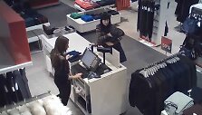Nufilmuota nesąžinga pirkėja ir i&scaron;sibla&scaron;kiusi pardavėja