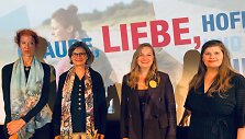 Baltijos kino dienų Miunchene organizatorės: (i&scaron; kairės) Kristel Kaljund (Vokietijos estų bendruomenė), Sabine Hahn (Miuncheno miesto biblioteka), Irma Petraitytė-Luk&scaron;ienė (Miuncheno lietuvių bendruomenė), Laila Dambelkalna (latvių kultūros bendruomenė &bdquo;Namejs&ldquo;)