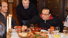 Robertino Loreti ragauja lietuvi&scaron;kus patiekalus