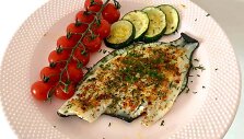 Plek&scaron;nė su cukinija ir vynuoginiais pomidorais