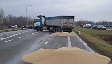 Lenkijos pasienyje su Ukraina i&scaron;pilti grūdai