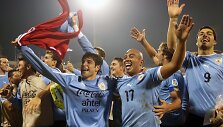Urugvajaus futbolo rinktinė  &ndash; viena koja pasaulio futbolo čempionate Brazilijoje
