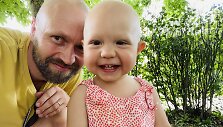 Justas Rožėnas su dukryte pirmąją tėvystės atostogų dieną.