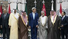 JAV valstybės sekretorius Johnas Kerry su arabų &scaron;alių atstovais Džedoje
