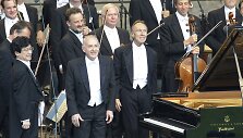 Dirigentas Claudio Abbado (centre)