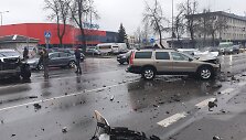 &Scaron;iaulių Tilžės gatvėje susidūrė trys automobiliai