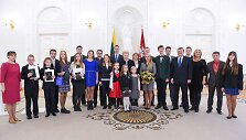 Konstitucijos egzamino apdovanojimai Prezidentūroje