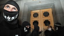 Ukrainos ultranacionalistinio judėjimo &bdquo;Pravyj sektor&ldquo; nariai prie Auk&scaron;čiausiosios Rados