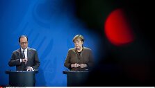 Francois Hollande'as ir Angela Merkel