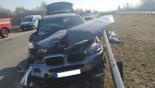 Kėdainių rajone vilkikas susidūrė su BMW &ndash; nukentėjo nepilnametė