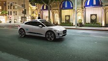 &bdquo;Jaguar Land Rover&ldquo; susivienijo su &bdquo;Waymo&ldquo; &ndash; kurs autonominį elektromobilįĮ