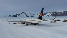 &bdquo;Boeing 767&ldquo; pakyla nuo ant ledyno įrengto tako Antarktidoje