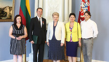Edgaras Montvidas su artimaisiais ir prezidente Dalia Grybauskaite