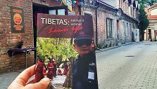 I&scaron;leista Dalai Lamos XIV vizitui Lietuvoje skirta knyga