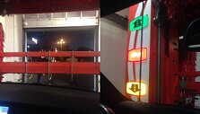 BMW užstrigo Vilniaus &bdquo;Circle K&ldquo; degalinės plovykloje
