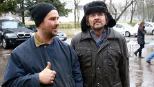 Kėdainiečiai puikiai žino ilgamečius prekiautojus laikra&scaron;čiais brolius Eugenijų Jačionį (kairėje) ir Vilių Proscevičių