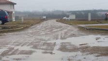 &Scaron;altinių gatvės Stančių kaime gyventojai metų metus nesulaukia, kada bus sutvarkyti keliai.