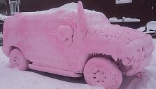 Rožinis &bdquo;Hummer&ldquo;: kas nutinka, kai plauni automobilį spiginančiame &scaron;altyje