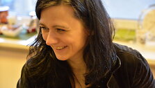 Kaunietė Indrė Gaučienė kartu su bendramintėmis organizuoja siuvimo pamokas. 