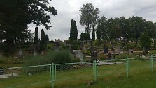 &Scaron;e&scaron;tadienio vidurdienį artimųjų kapo aplankyti atvykę žmonės nustėro &ndash; jie pastebėjo, kad kapinėse nuo kapo pavogtas juodos spalvos antkapis.