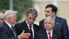 Valdas Adamkus, Viktoras Ju&scaron;čenka, Lecha Kaczynskis ir Michailas Saaka&scaron;vilis