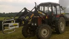 Pavogtasis &bdquo;Belarus 820&ldquo; traktorius su frontaliniu krautuvu &bdquo;Stoll Robust F10&ldquo;