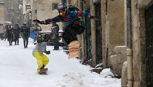 Prancūzai džiaugiasi sniegu