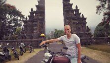 Po Balio salą lietuvis važinėjo motociklu