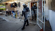 Kalėjimų departamento pareigūnai atlieka kratą Pravieni&scaron;kių pataisos namuose