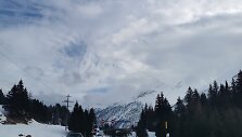 Alpėse snigti gali ir vasarą (nuotraukoje - kalnai 2024 m. balandį)
