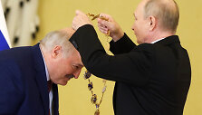 Rusijos prezidentas Vladimiras Putinas ir Baltarusijos autoritarinis vadovas Aliaksandras Luka&scaron;enka