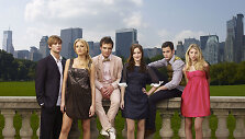 &bdquo;Gossip Girl&ldquo; aktoriai Chace'as Crawfordas, Blake Lively, Edas Westwickas, Leighton Meester, Pennas Badgley ir Taylor Momsen (2007 m.)
