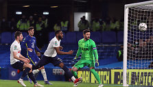 Komi&scaron;kas įvartis į &bdquo;Tottenham&ldquo; vartus.