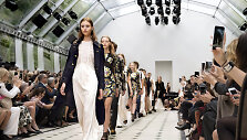 &bdquo;Burberry&ldquo; 2016 m. pavasario-vasaros kolekcijos pristatymas Londone