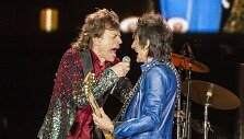 Kadras i&scaron; filmo &bdquo;Ole Ole Ole Rolling Stones&ldquo;