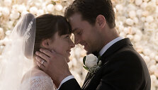Dakota Johnson ir Jamie Dornanas filme &bdquo;Penkiasde&scaron;imt i&scaron;laisvintų atspalvių&ldquo;
