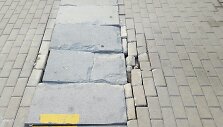 Laikinosios Kauno autobusų stoties vietoje &ndash; suaižėjusios granitinės plok&scaron;tės