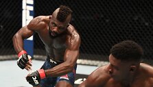 Joauino Buckley ir Impa Kasanganay kova UFC narve