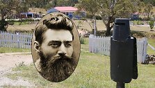 Improvizuota pa&scaron;to dėžutė Australijoje ir Nedo Kelly atvaizdas