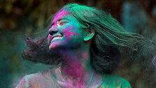 Holi &scaron;ventės dalyvė Mumbajuje