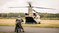 NATO pratybose Lenkijoje dalyvauja olandų oro desantas