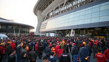 Sirgaliai Turkijoje prie stadiono