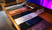 Pilnas &bdquo;Xperia XZ2&ldquo; telefonų spalvų spektras