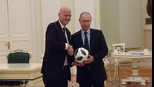 Gianni Infantino ir Vladimiras Putinas