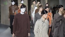 &bdquo;Rick Owens&ldquo; 2016 m. rudens-žiemos kolekcijos modelis