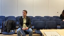 Ričardas Pinikas Klaipėdos apygardos teisme. Žurnalistams jis žadėjo pateikti i&scaron;samų komentarą, &bdquo;su įrodymais&ldquo;, po nagrinėjimo.