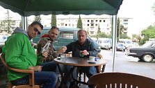 I&scaron; kairės: &bdquo;Pravalturo&ldquo; direktorius Vytautas Mikaitis, Vaidas Mikaitis ir abchazas Zauras