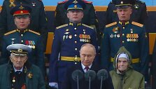 Pergalės parade tiesiai už Vladimiro Putino sėdėjo kari&scaron;kis i&scaron; Bučoje buvusios divizijos