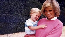 Princas Williamas su mama princese Diana